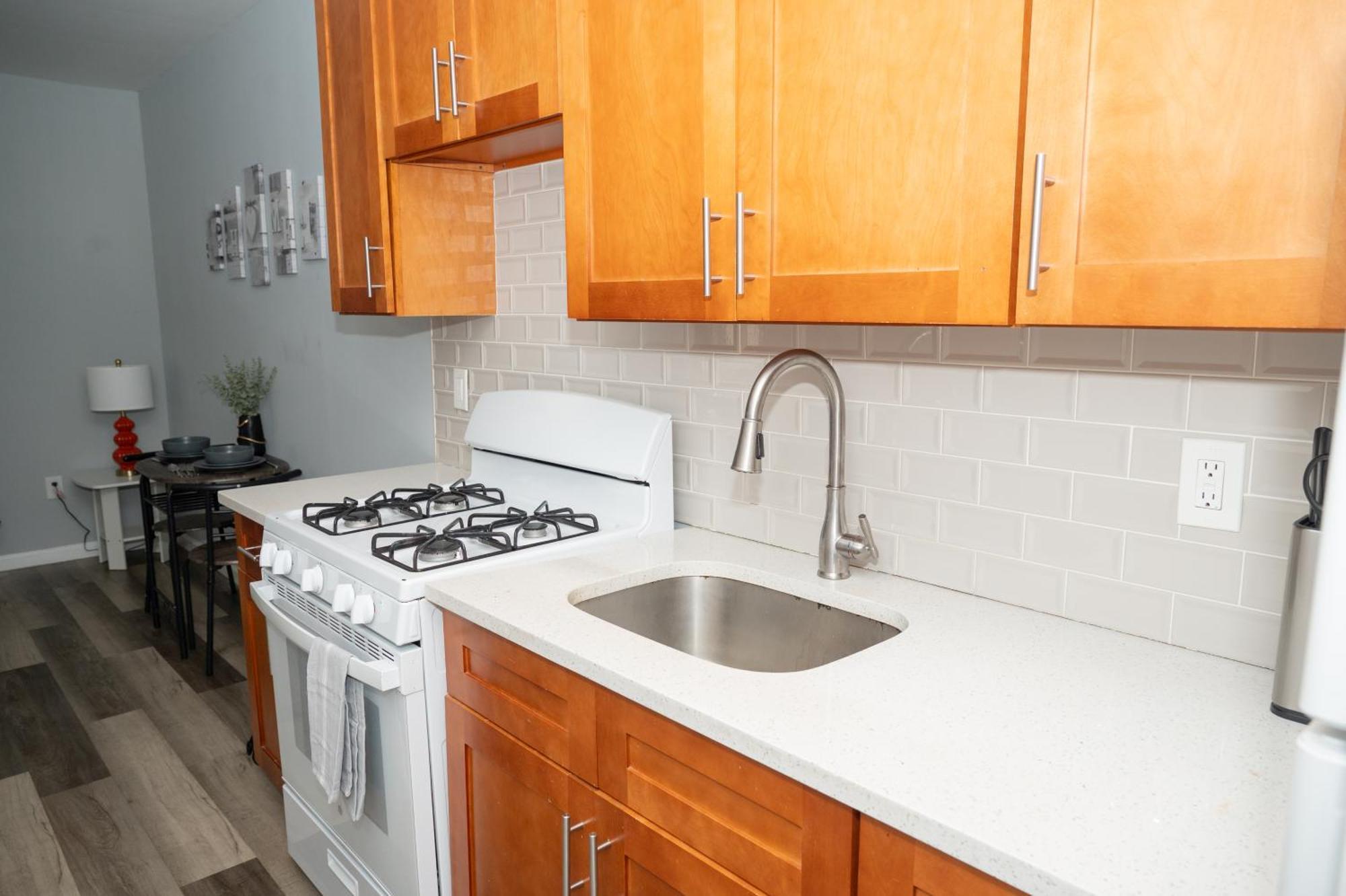 Emerald2 At Brighton 2min Walk To Ocean & Subway Chic Homestay *
