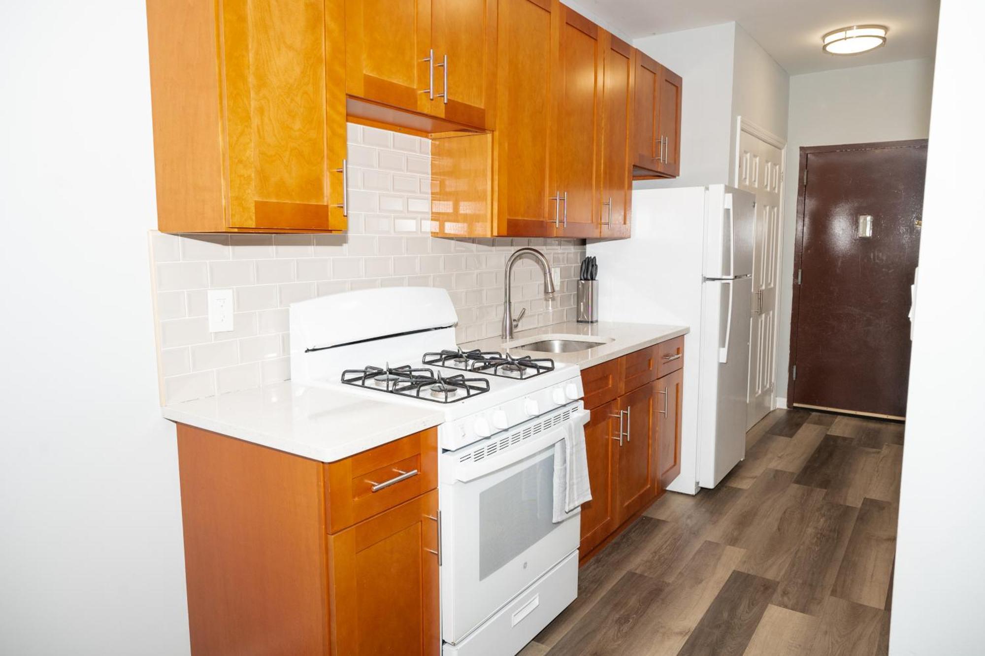 Homestay Emerald2 At Brighton 2min Walk To Ocean & Subway Chic *